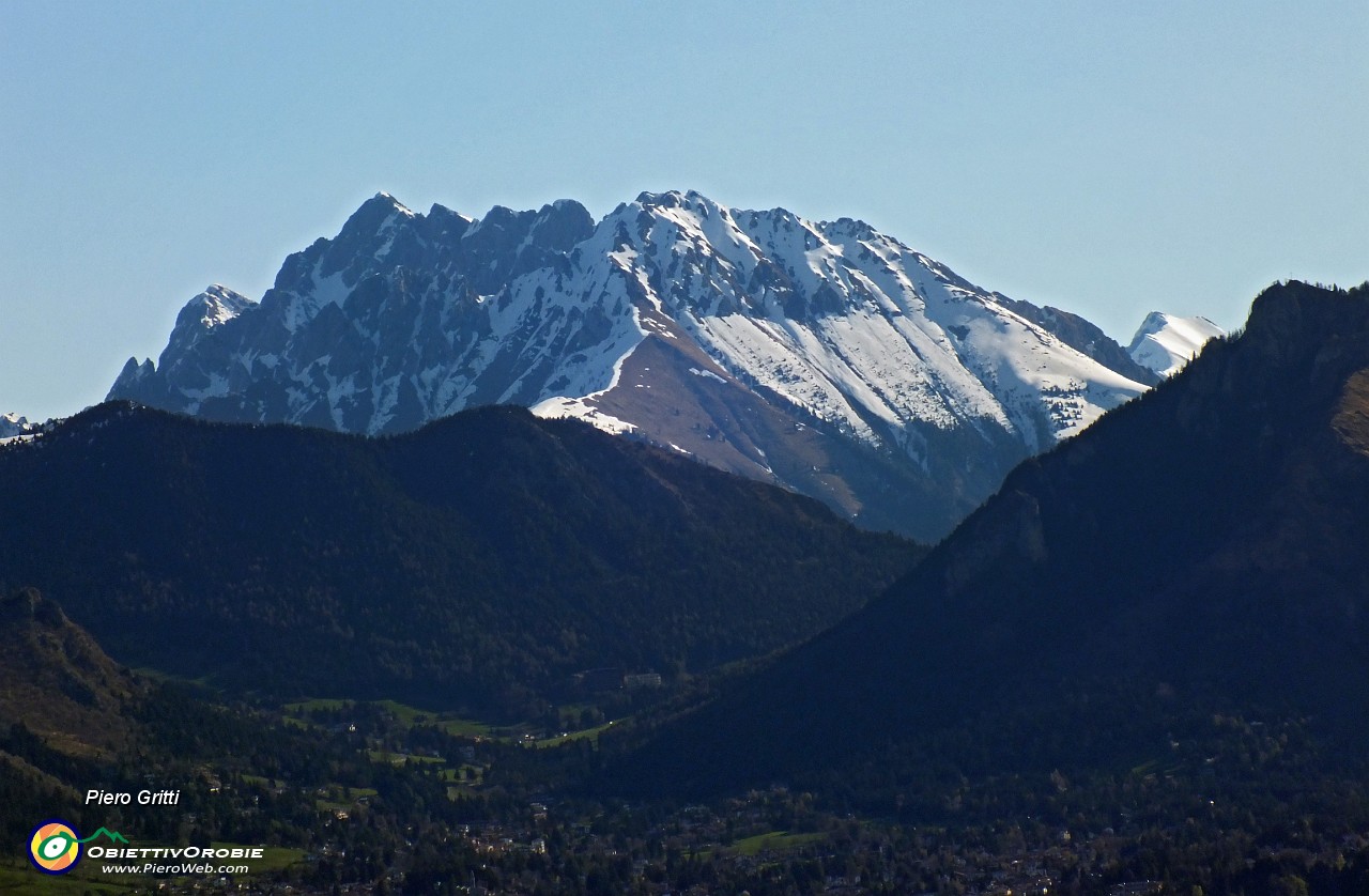 21 Zoom in Passo Presolana e Pizzo Camino.JPG